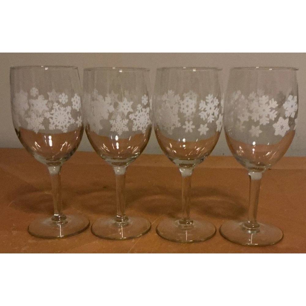 Set Of 4 Snowflake Wine Glasses, Vintage Style
